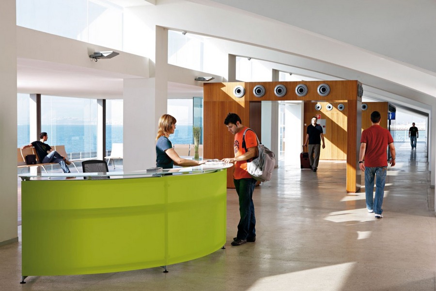 Crafting a Professional First Impression: The Key to Choosing the Ideal Reception Desk